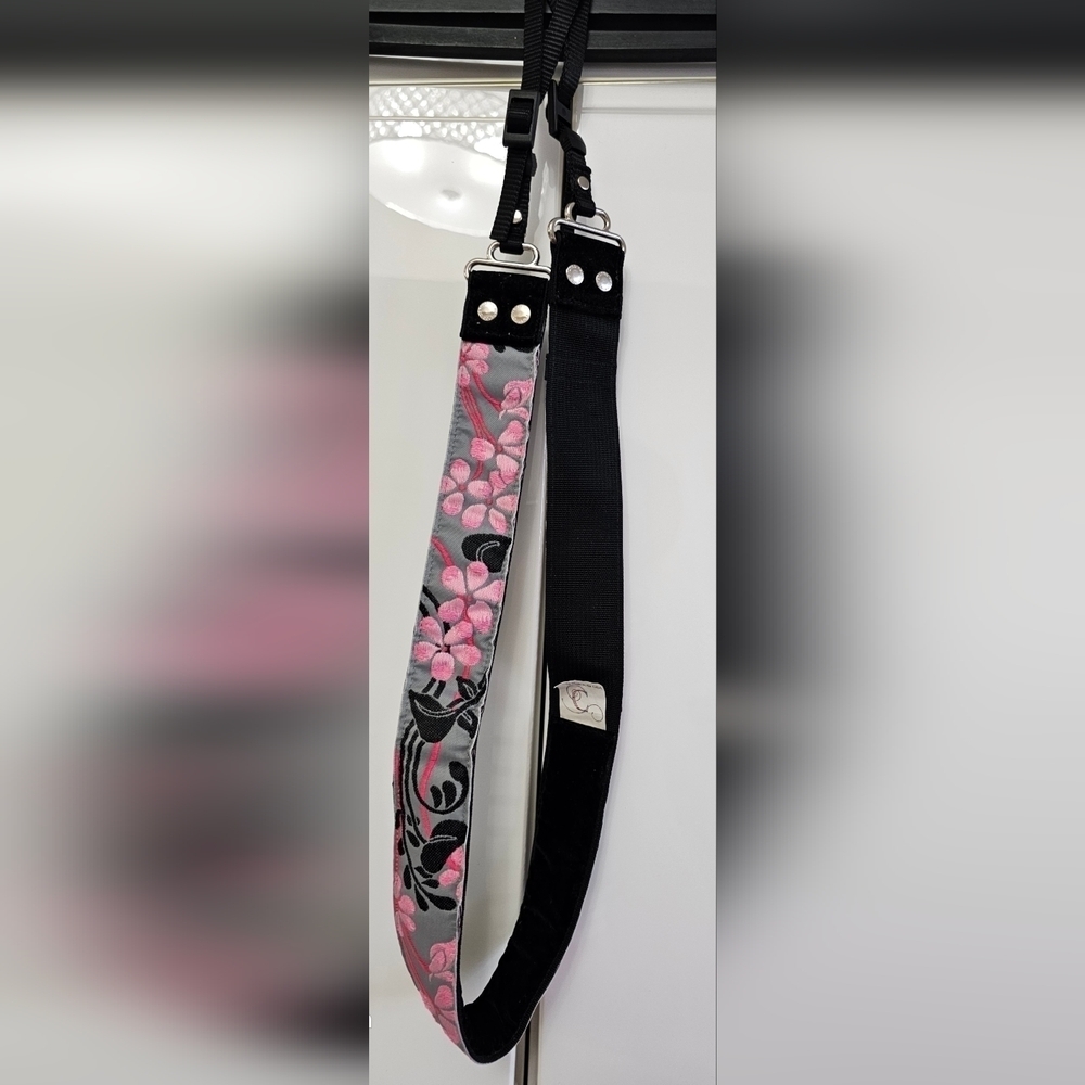 ✨ 3/$10✨ Pink Floral Hibiscus camera strap